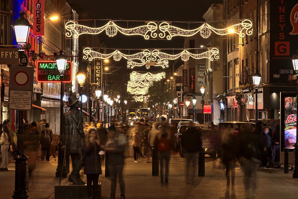Dublin city centre under Christmas lights at night, a VIP Buses pub crawl route
