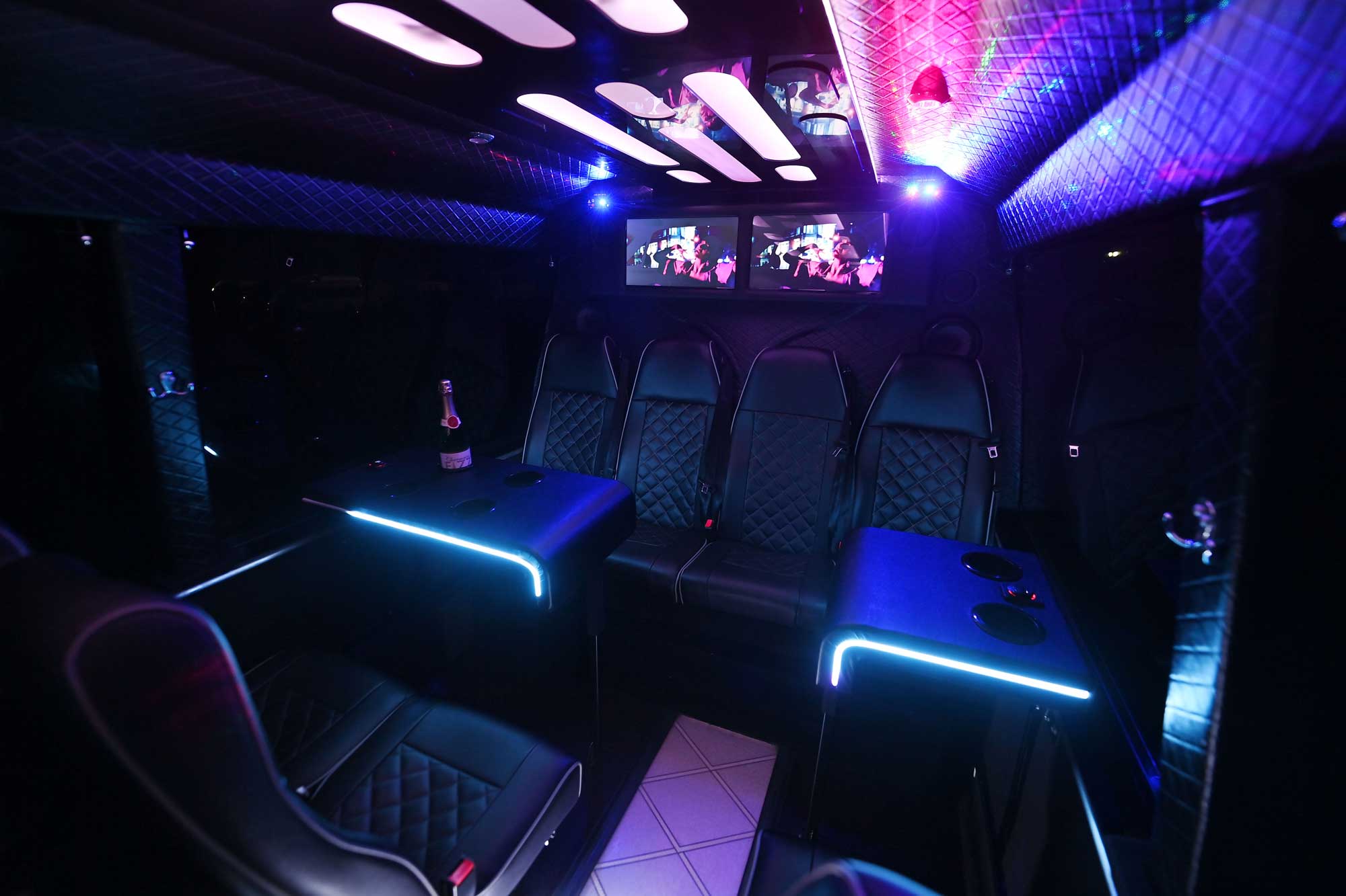 22 seater party bus