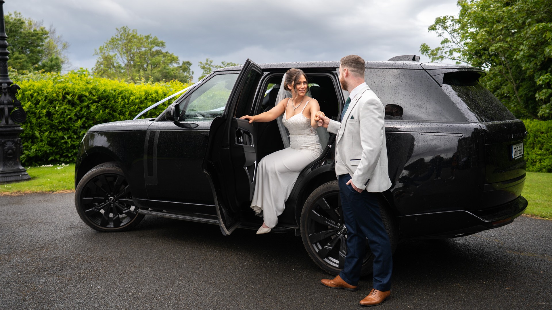 VIP Buses Black Range Rover Vogue SWB with the bride stepping out as the groom holds her hand