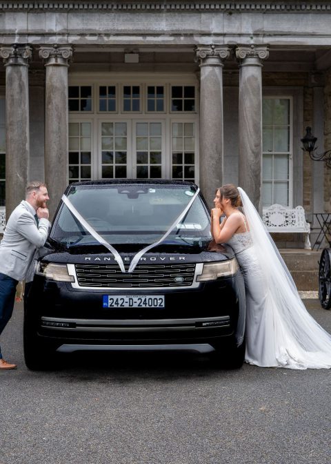 VIP Buses Black Range Rover Vogue SWB with the couple leaning on the bonnet facing each other