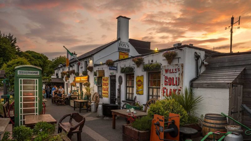 Office christmas party and christmas pub crawl at johnnie foxes pub for vip buses christmas party packages dublin